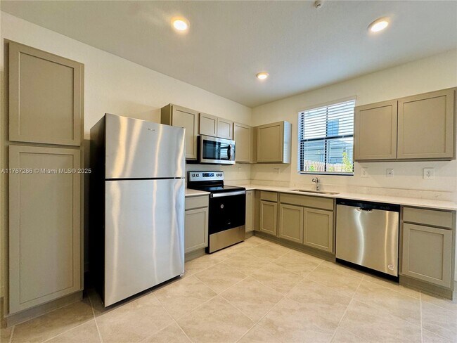 Foto del edificio - 493 NE 12th St