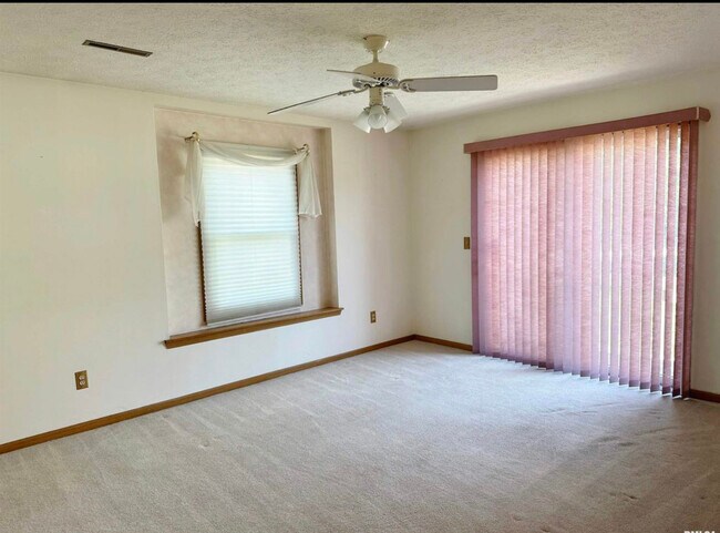 Foto del edificio - 2418 E 51st St