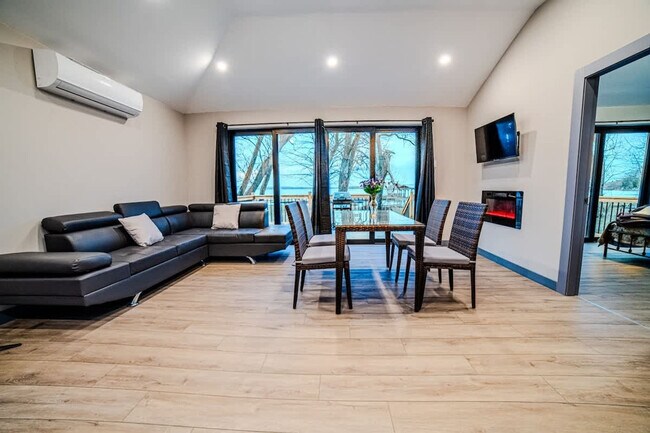 Photo du bâtiment - 6010 Rice Lake Scenic Dr