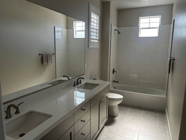 Foto del edificio - Avail: 4/1/25 Newer Construction 3bd/2.5ba...