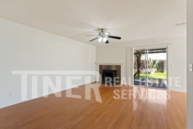 Foto del edificio - 8057 Helmsdale Dr