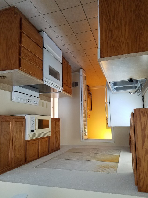 Building Photo - 2102 S 45th St