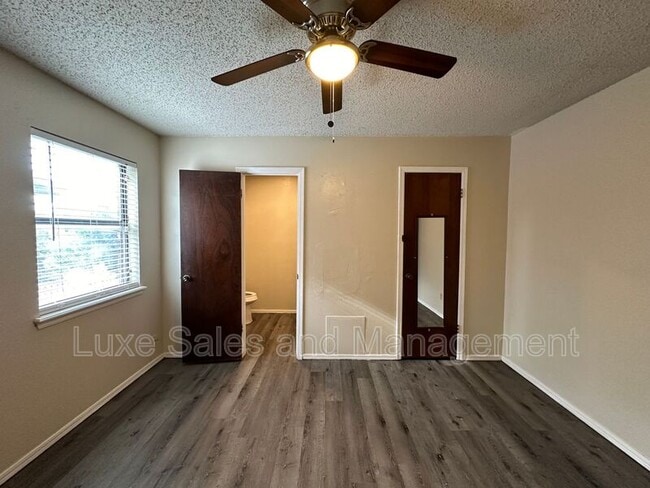 Building Photo - 520 Peppertree Ln