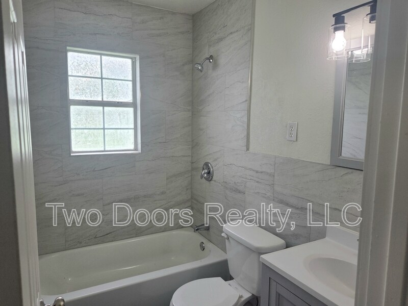 Photo - 222 W Fairchild Dr
