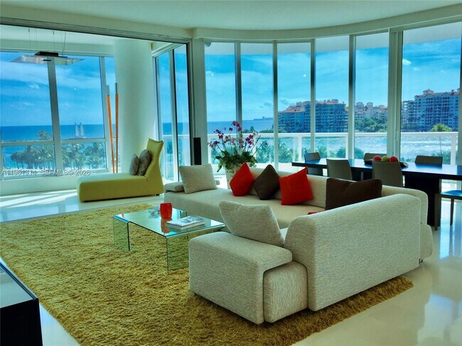 Foto del edificio - 100 South Pointe Dr