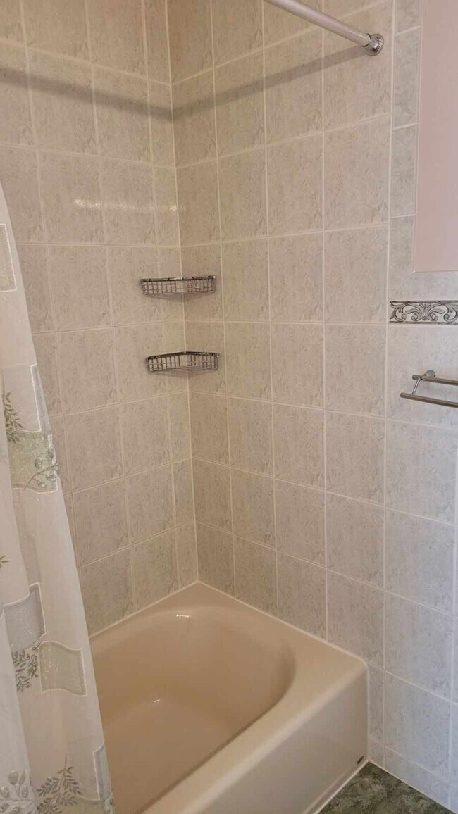 1911 Bayhead Dr Unit 1911, Parlin, NJ 08859 Condo for Rent in Parlin