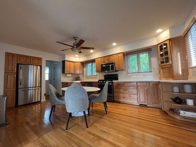 Building Photo - Highly desirable Cranford location