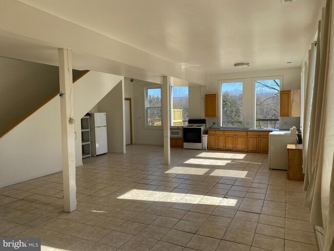 Building Photo - 856 Spriggs Rd