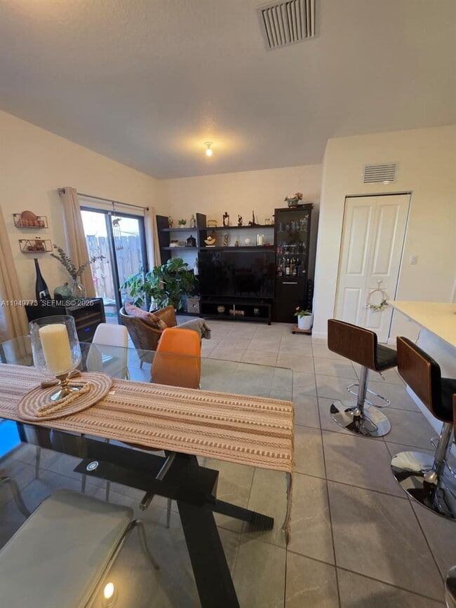 Foto del edificio - 23337 SW 128th Ave