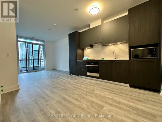 Photo du bâtiment - 65 Broadway Ave