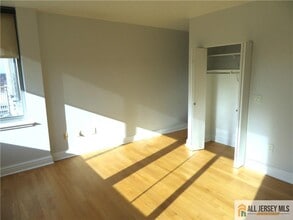 Building Photo - 1 Spring St