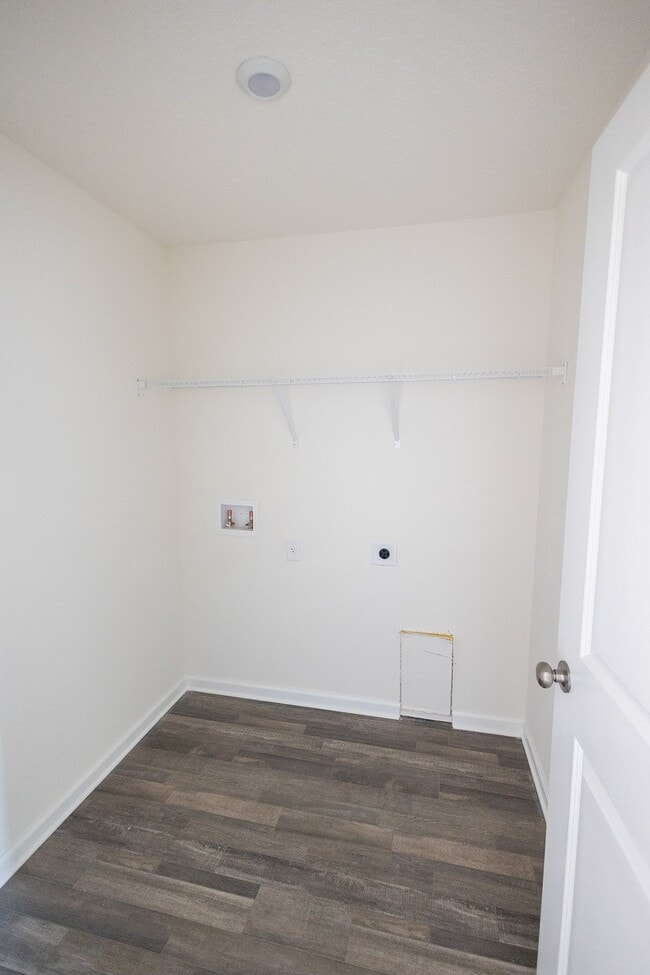 Building Photo - 677 Hillview Lp