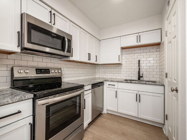 Building Photo - Half Month FREE — Updated 2BR w/ In-Unit Laundry, Central A/C + 2 Parking Spots | Touring starts ...