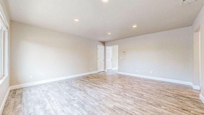 Building Photo - 2540 Campbell Dr