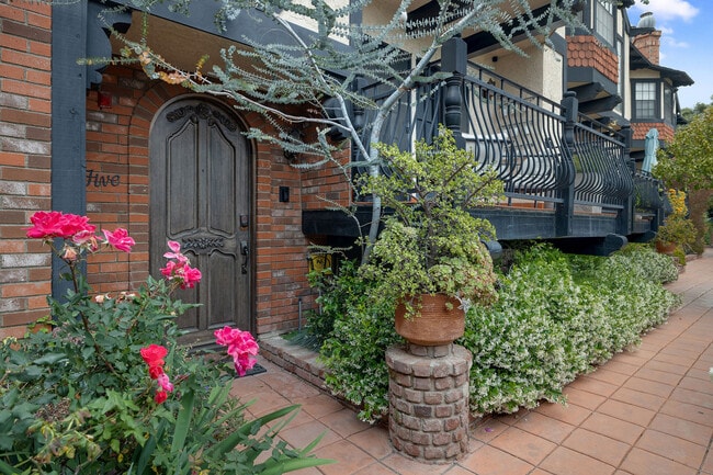 Foto del edificio - 227 S Irena Ave
