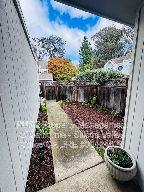 Foto del edificio - 2741 Hampton Ln