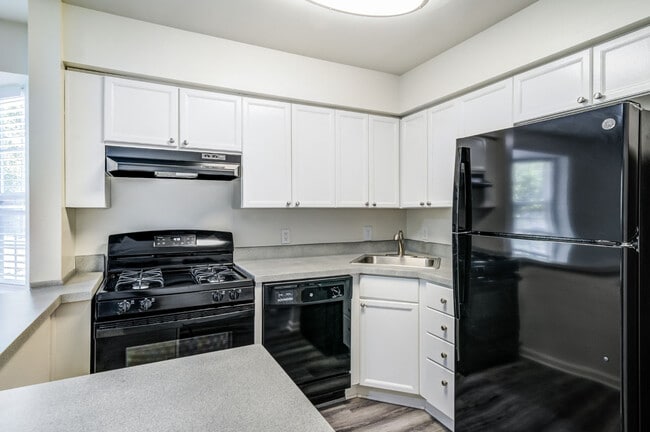 Building Photo - Nob Hill Apartment Homes