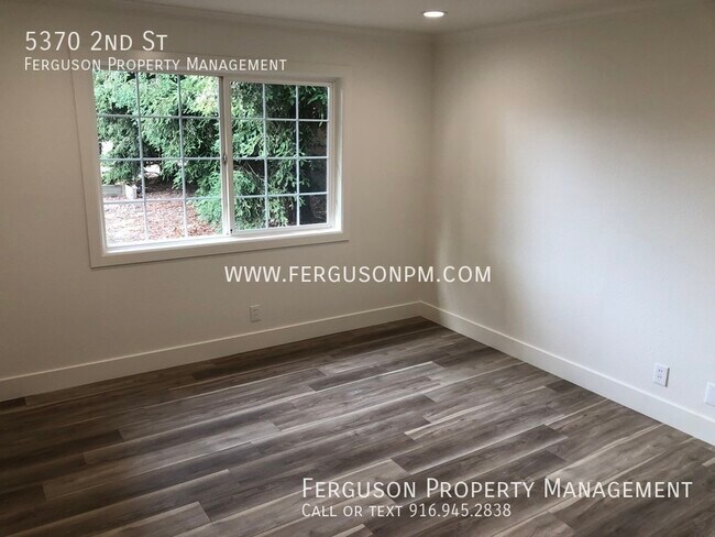 Foto del edificio - Tastefully Remodeled Solar Home in a Class...