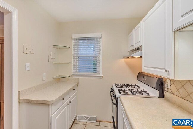 Foto del edificio - 142 Hessian Hills Cir