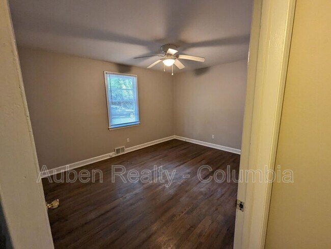 Foto del edificio - 1410 Barker Dr