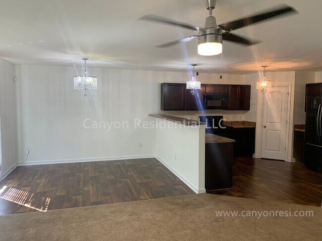 Foto del edificio - Recently Renovated!!Beautiful 4BR home.