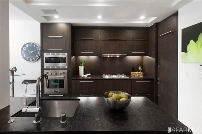 Building Photo - 1562 Jones St