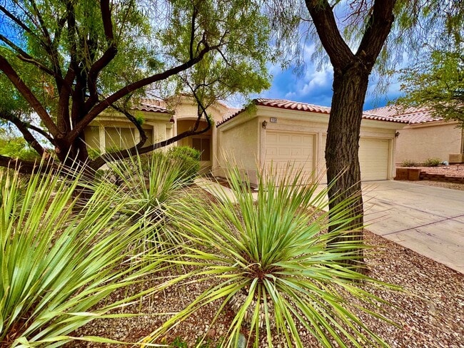 Building Photo - Single Story 3 Bedroom Home with bonus room!!