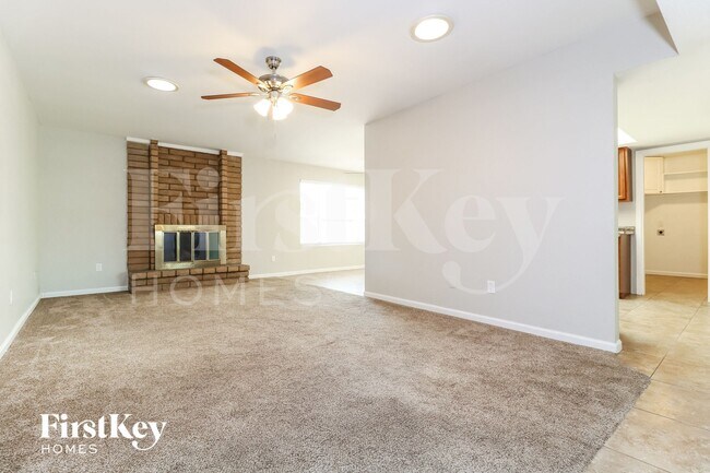 Foto del edificio - 5820 W Carol Ave