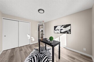 Building Photo - 21044 Southbend Cir