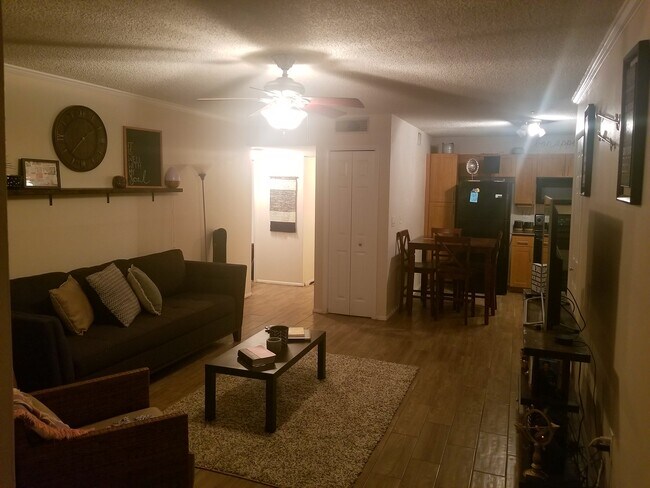 Foto del edificio - 5690 Baywater Dr