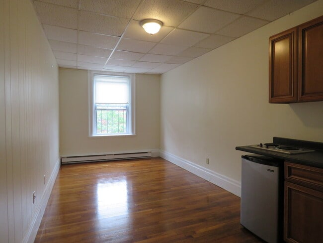 Building Photo - 505 Beacon St
