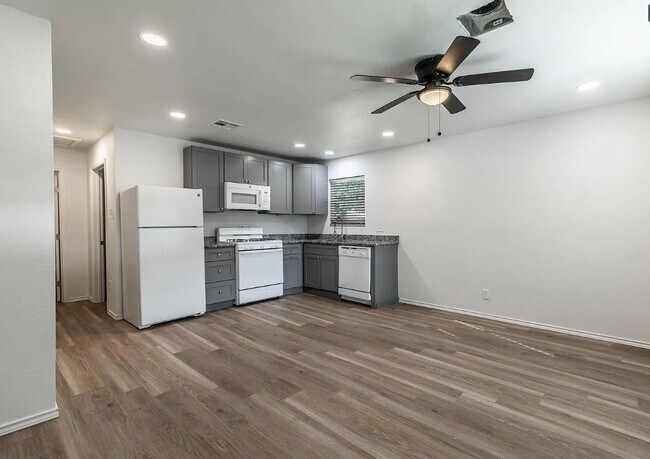 Building Photo - 3118 Cross Cir