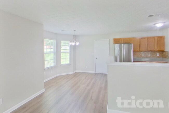 Foto del edificio - 552 Howell Dr
