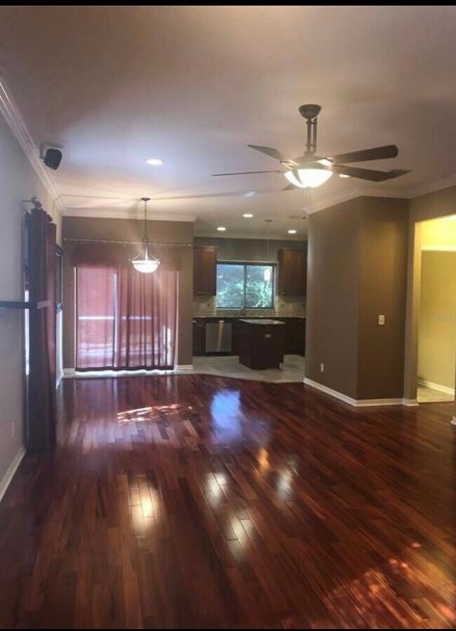 Foto del edificio - 9241 Stone River Pl