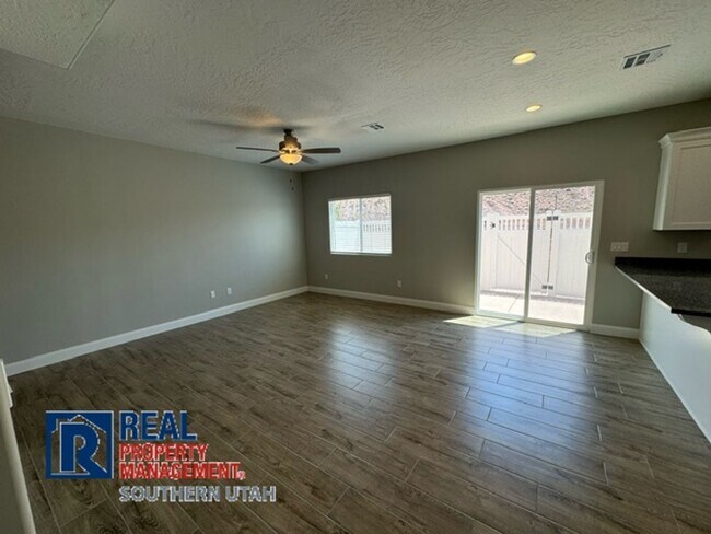 Foto del edificio - River Trail Townhome