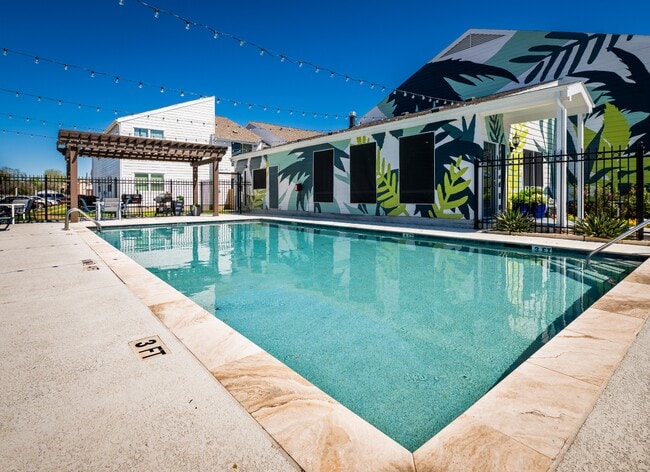 Building Photo - Apollo Palms Apartments