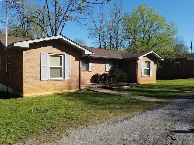 Building Photo - 593 Scott Ave