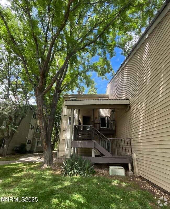 Building Photo - 2351 Roundhouse Rd
