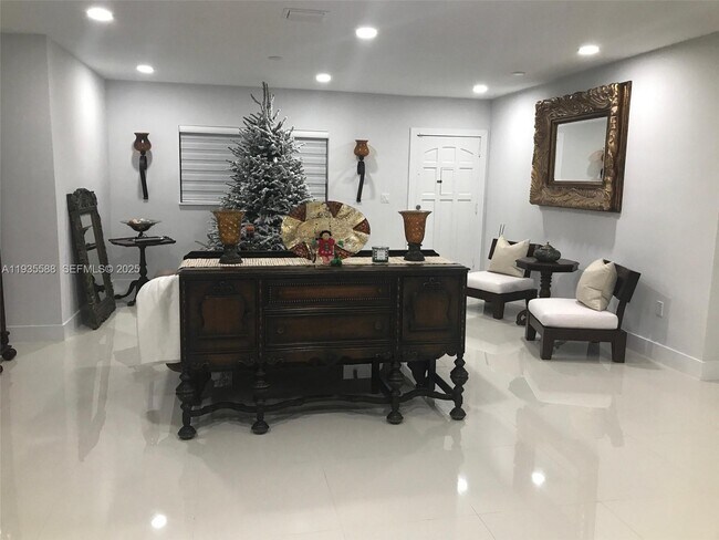 Foto del edificio - 3880 NW 179th St