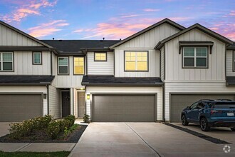 Building Photo - 27931 Western Crk Ct