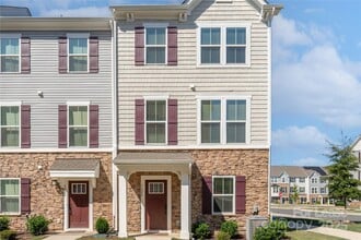 Building Photo - 9226 Mallard Mls Dr