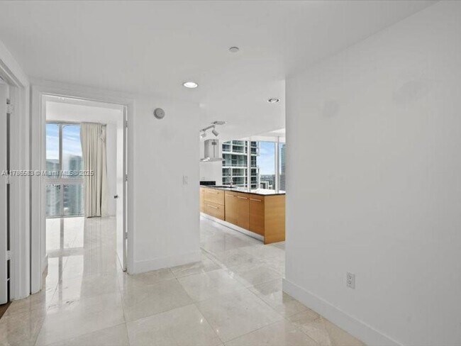Foto del edificio - 495 Brickell Ave