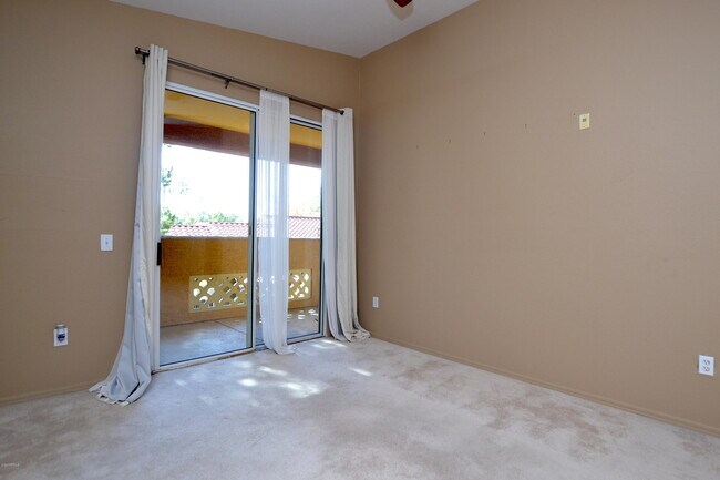 Building Photo - 2929 W Yorkshire Dr
