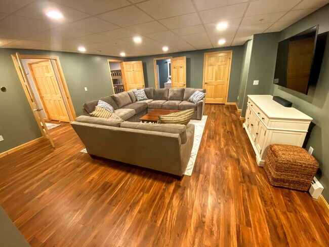 Foto del edificio - 55 Forest Ln