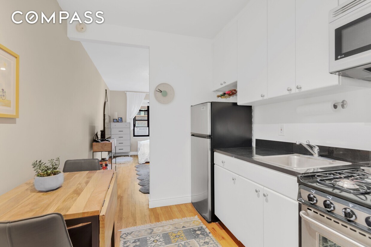 312 W 23rd St Unit 3R, New York, NY 10011 Room for Rent in New York
