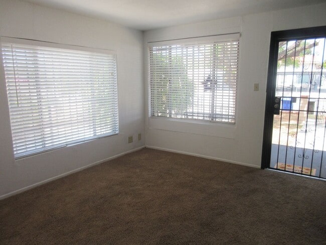 Building Photo - Adorable San Fernando home on O'Melveny
