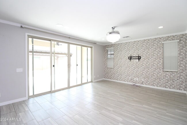 Building Photo - 2551 E Pelican Dr