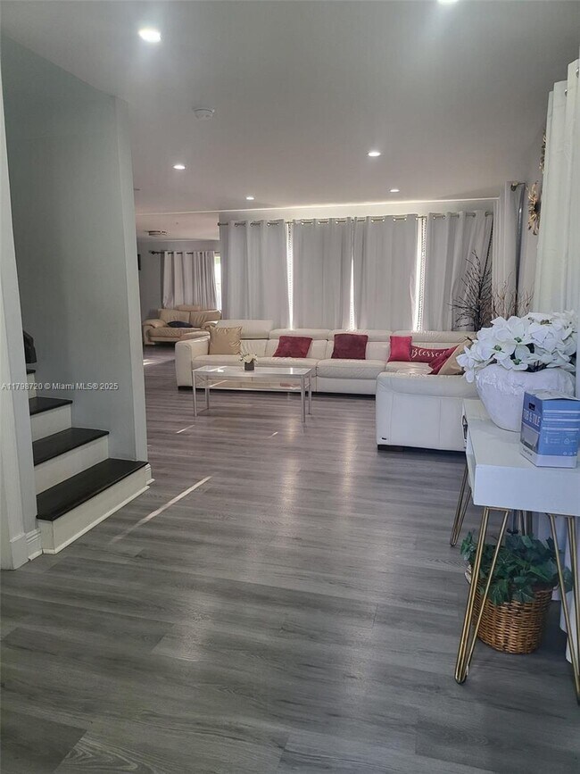 Foto del edificio - 2360 NW 34th Ave