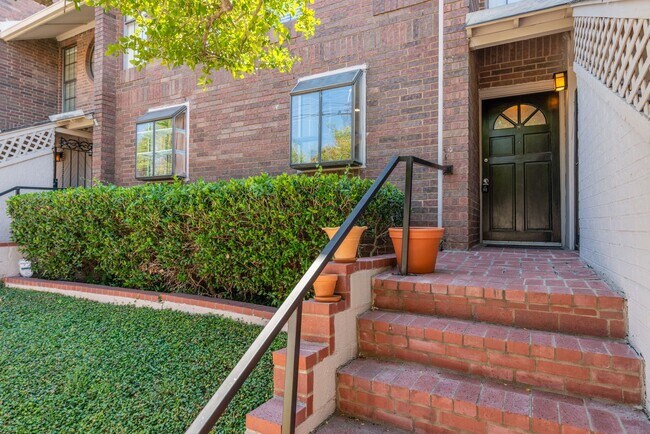 Foto del edificio - Fantastic 2 Bed, 2.5 Bath Townhouse / Brow...