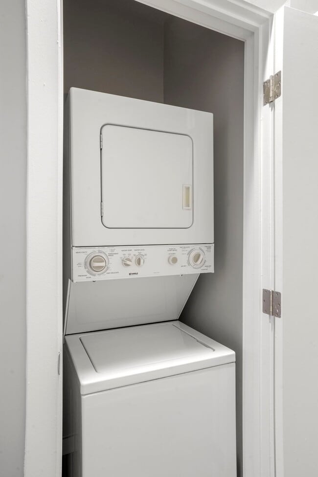 Building Photo - Sleek Lofts